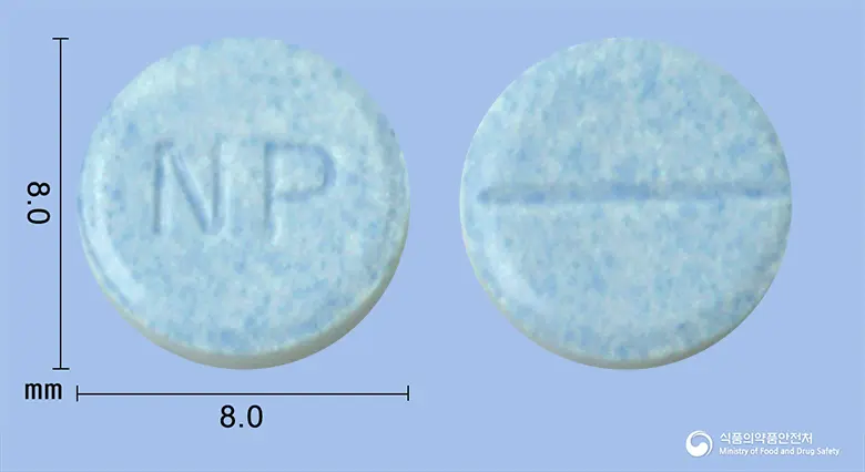 로바타딘정(로바스타틴)(수출명:LovacTablet) 앞뒤 사진 (파란색 원형, 각인 NP)