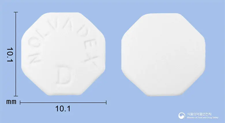 놀바덱스디정(타목시펜시트르산염) 앞뒤 사진 (흰색 팔각형, 각인 NOLVADEX D)