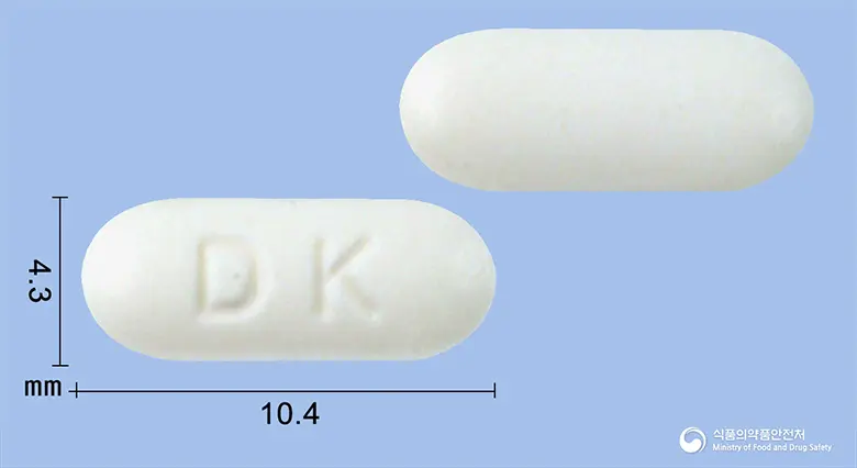 동광세티리진염산염정 앞뒤 사진 (흰색 장방형, 각인 DK)