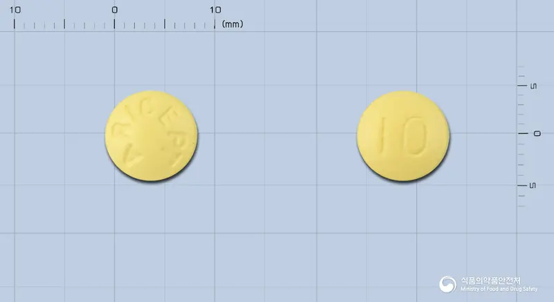 아리셉트정10밀리그램(도네페질염산염) 앞뒤 사진 (노란색 원형, 각인 ARICEPT / 10)