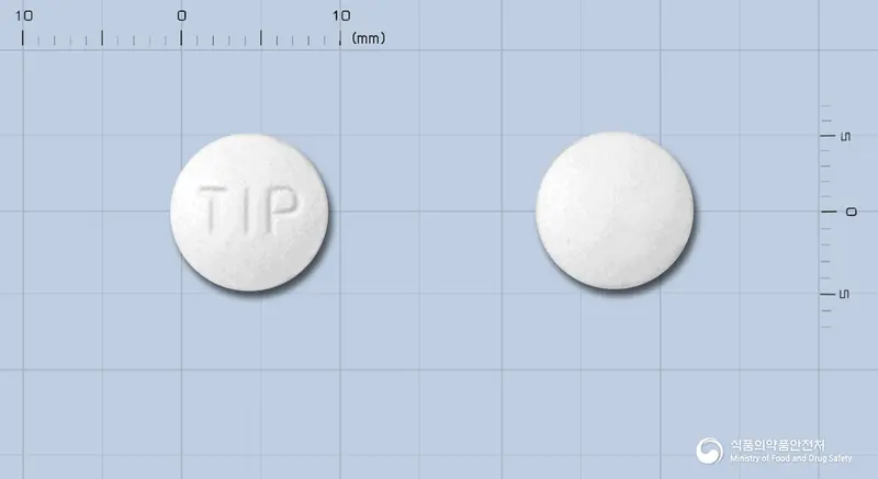 티프정(티로프라미드염산염) 앞뒤 사진 (흰색 원형, 각인 TIP)