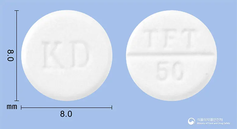 토핌정(토피소팜) 앞뒤 사진 (흰색 원형, 각인 KD / TFT 50)