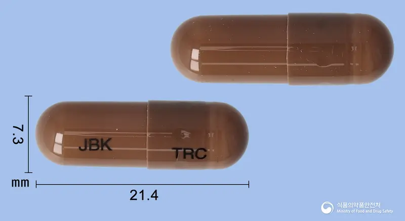 트리코돈캡슐(배농산급탕) 앞뒤 사진 (갈색 캡슐, 각인 JBK TRC)