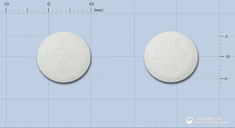 바이엘아스피린정500밀리그람 앞뒤 사진 (흰색 원형, 각인 ASPIRIN0.5)