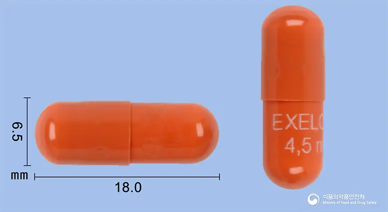 엑셀론캡슐4.5밀리그램(리바스티그민타르타르산염) 앞뒤 사진 (갈색 캡슐, 각인 EXELON4.5mg)