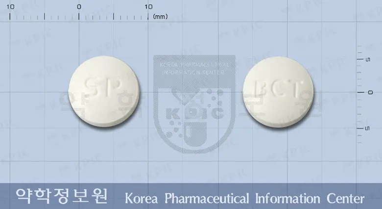 바로시드정(수출명: RANIPLUS Tablet) 앞뒤 사진 (흰색 원형, 각인 SP / BCT)