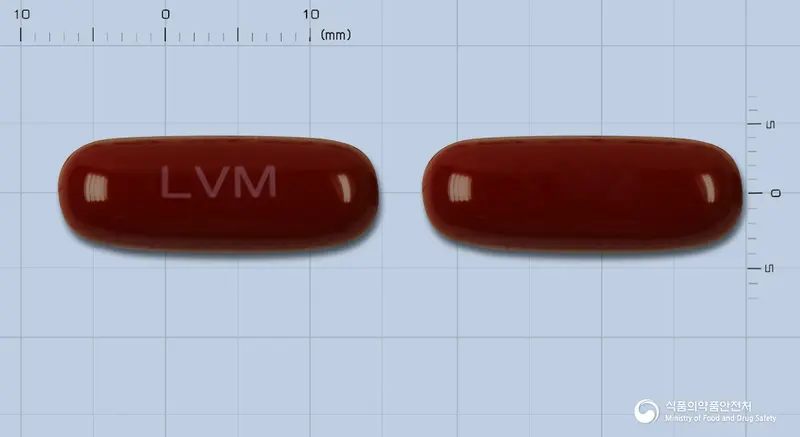리버만연질캡슐 앞뒤 사진 (갈색 캡슐, 각인 LVM)