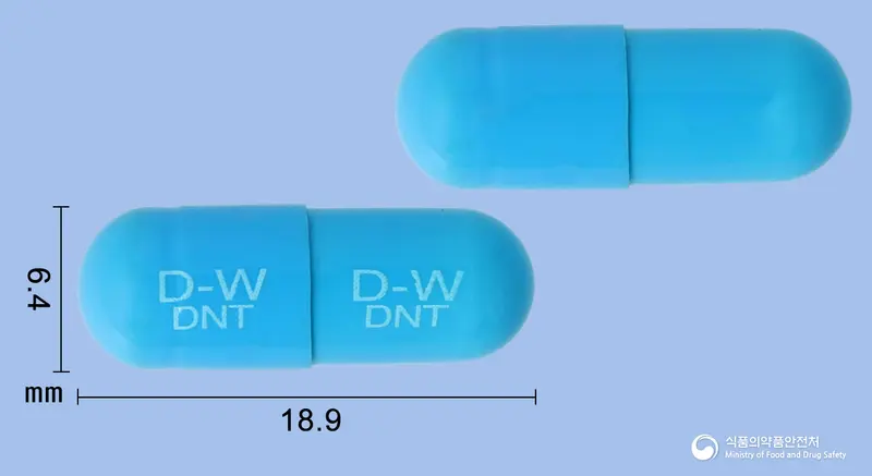 동화덴스톨캡슐 앞뒤 사진 (파란색 캡슐, 각인 D-W D-WDNT DNT)
