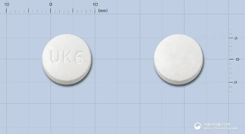 락티날정(락토바실루스아시도필루스균틴달화립) 앞뒤 사진 (흰색 원형, 각인 UK6)