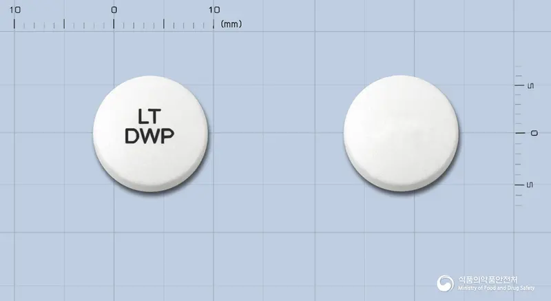 락토실정(락토바실루스아시도필루스균틴달화립) 앞뒤 사진 (흰색 원형, 각인 LTDWP)