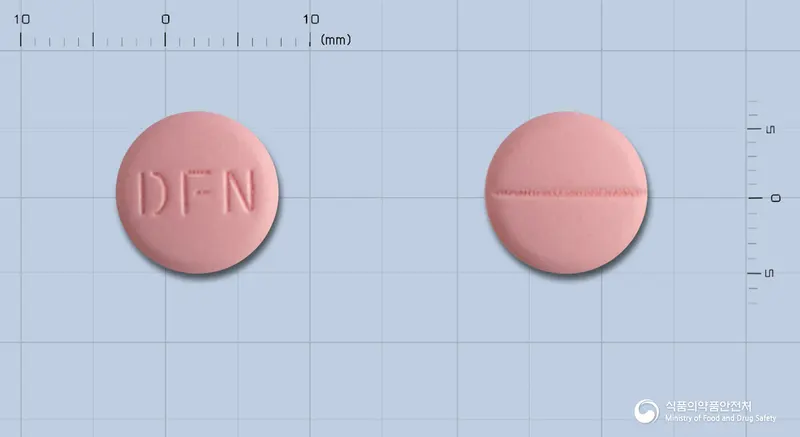 팬스타정(덱시부프로펜) 앞뒤 사진 (분홍색 원형, 각인 DFN)