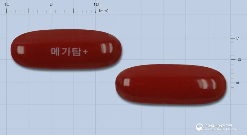 메가탑플러스연질캅셀 앞뒤 사진 (갈색 캡슐, 각인 메가탑+)