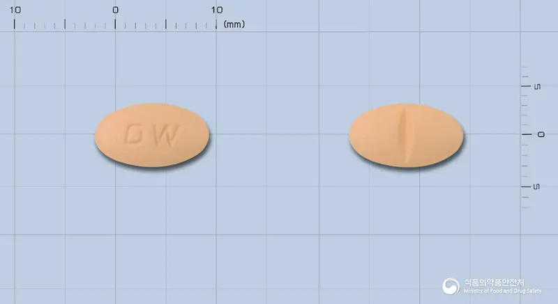 대웅심바스타틴정20밀리그람(심바스타틴)(수출명:Starzoko20mg) 앞뒤 사진 (주황색 타원형, 각인 DW)