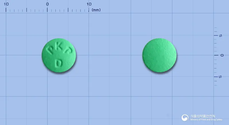 행단정80mg(은행엽엑스) 앞뒤 사진 (초록색 원형, 각인 PKP D)