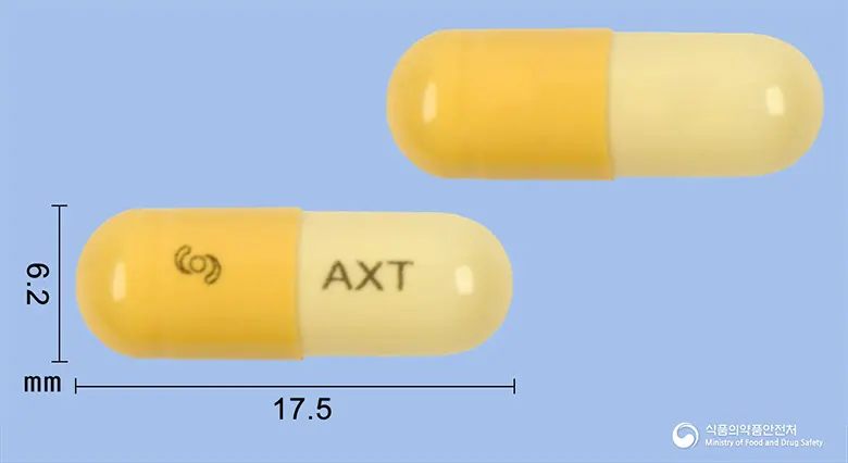 액사티드캡슐(니자티딘) 앞뒤 사진 (노란색 캡슐, 각인 AXT)