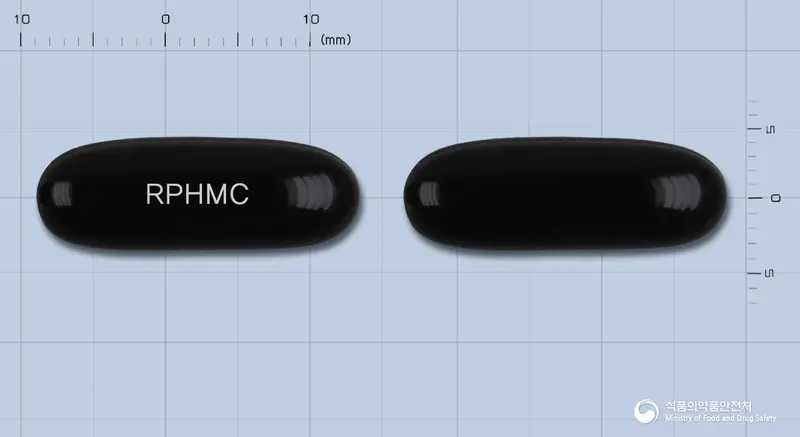 헤모씨연질캡슐 앞뒤 사진 (갈색 캡슐, 각인 RPHMC)