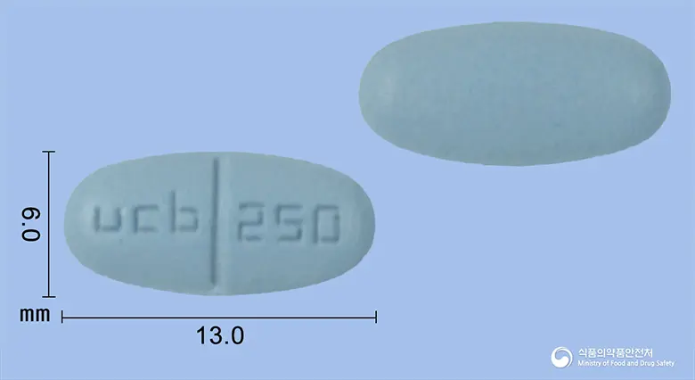 케프라정250밀리그램(레비티라세탐) 앞뒤 사진 (파란색 타원형, 각인 ucb 250)