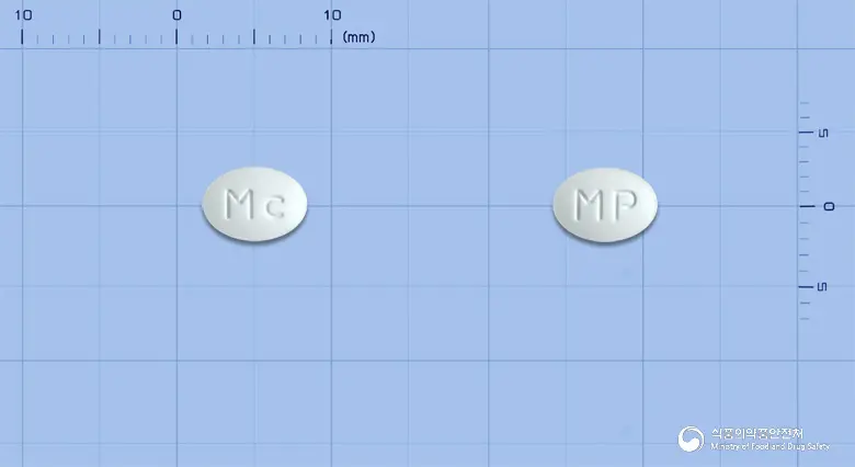 메피정(메틸프레드니솔론) 앞뒤 사진 (흰색 타원형, 각인 Mc / MP)