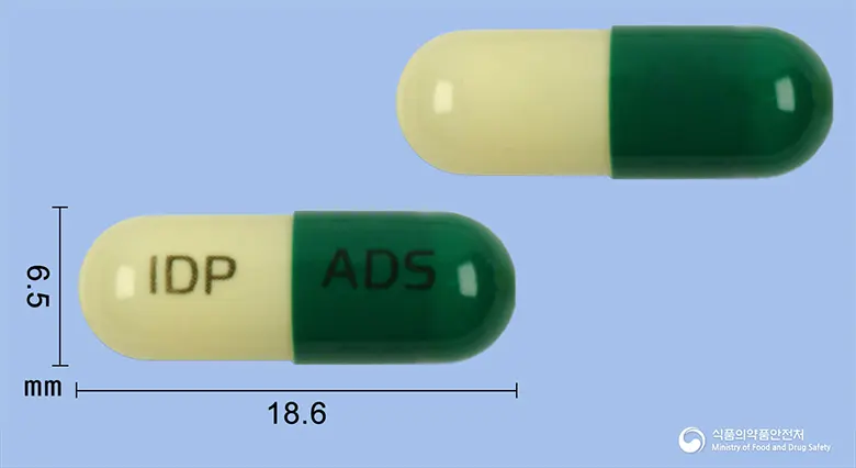 알도스텐캡슐300밀리그램(에르도스테인) 앞뒤 사진 (초록색 캡슐, 각인 IDP ADS)