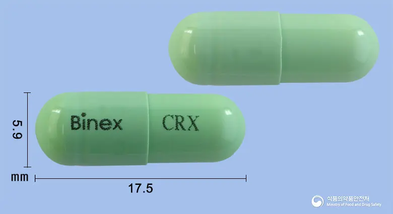 캄록스캡슐(멜록시캄) 앞뒤 사진 (초록색 캡슐, 각인 CRX)