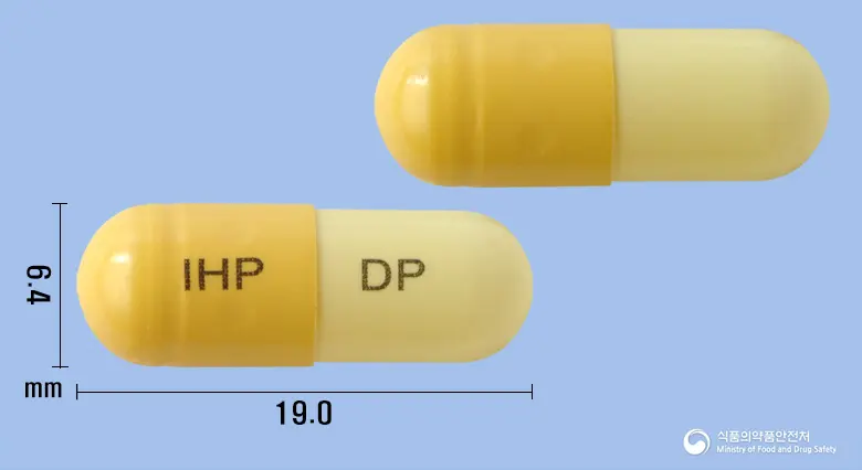 덴티엔플러스캡슐 앞뒤 사진 (노란색 캡슐, 각인 IHP DP)