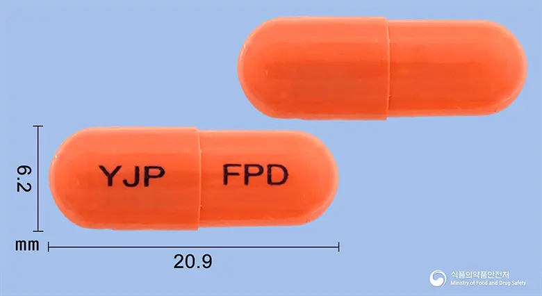 페노피딜캡슐(페노피브레이트과립(미분화)) 앞뒤 사진 (주황색 캡슐, 각인 YJP FPD)