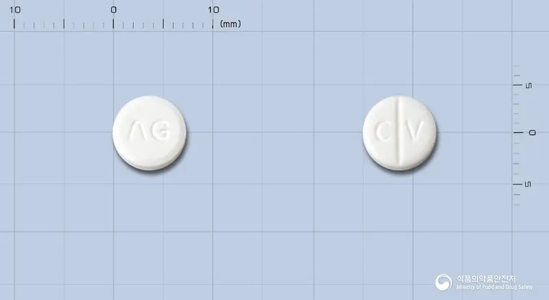 안국카르베딜롤정25밀리그램 앞뒤 사진 (흰색 원형, 각인 C V)