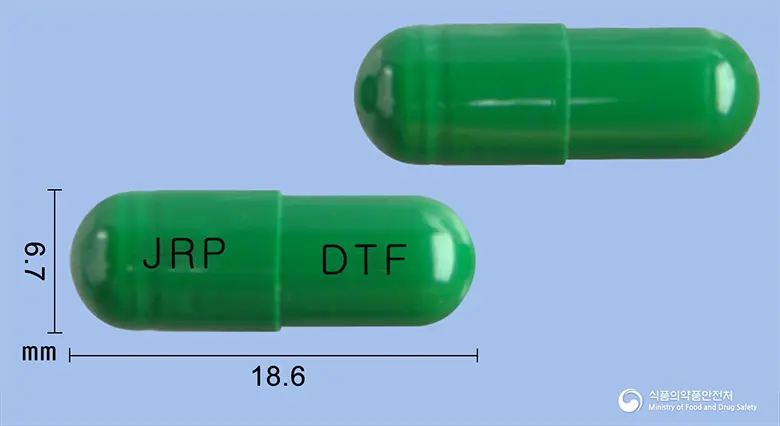 덴탈파인캡슐 앞뒤 사진 (초록색 캡슐, 각인 JRP DTF)