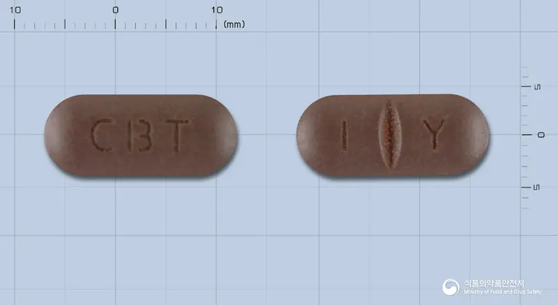 씨비타정 앞뒤 사진 (갈색 장방형, 각인 CBT / I Y)