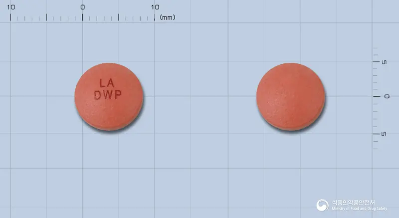 프라톤정(란소프라졸)(수출용) 앞뒤 사진 (갈색 원형, 각인 LADWP)