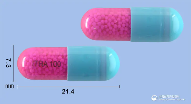 스파졸캡슐(이트라코나졸)(수출명:IconazoleCaps.100mg,KupitralCaps.100mg) 앞뒤 사진 (파란색 캡슐, 각인 ITRA100)