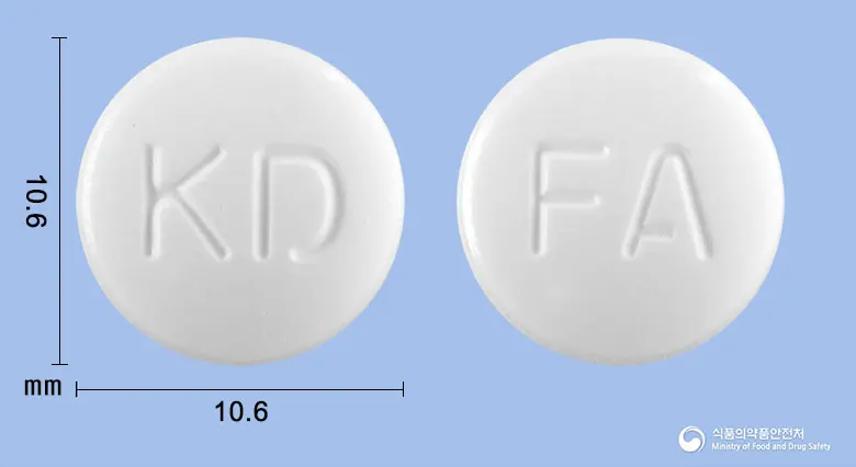 팜크로바정(팜시클로비르) 앞뒤 사진 (흰색 원형, 각인 KD / FA)