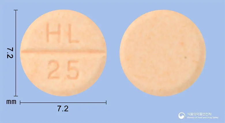 하이그로톤정25밀리그램(클로르탈리돈) 앞뒤 사진 (주황색 원형, 각인 HL 25)