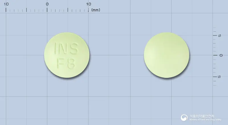 비스탑정(방풍통성산) 앞뒤 사진 (연두색 원형, 각인 INS F8)