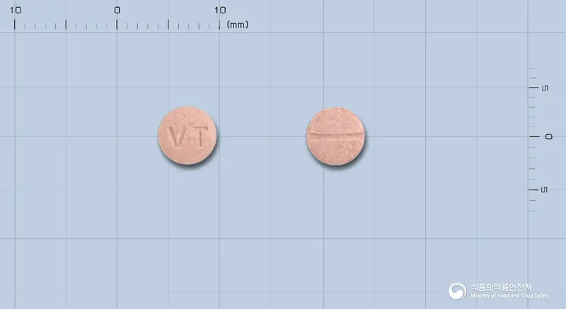 바소트롤정12.5밀리그램(카르베딜롤) 앞뒤 사진 (분홍색 원형, 각인 VT)