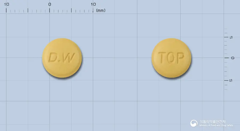 대웅토피라메이트정100밀리그램 앞뒤 사진 (노란색 원형, 각인 D.W / TOP)