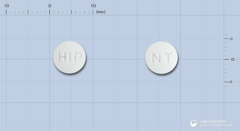 날프릴정(에날라프릴말레산염) 앞뒤 사진 (흰색 원형, 각인 HIP / NT)