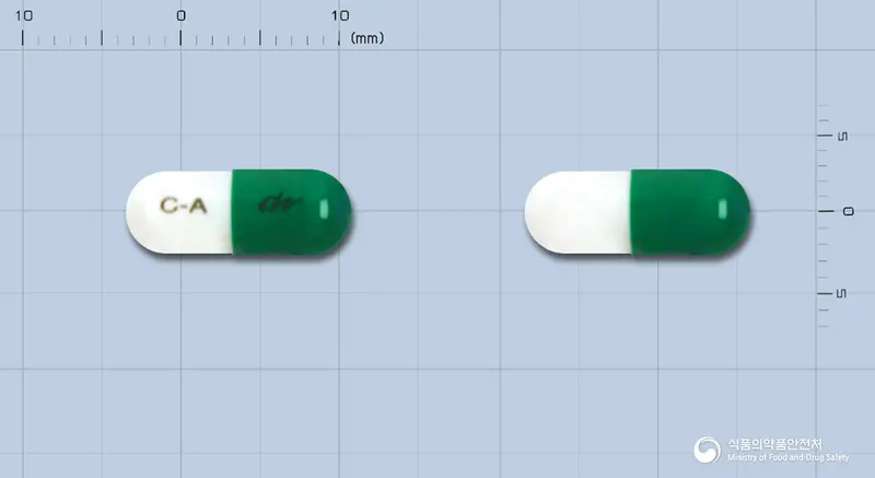 코리빈에이캡슐 앞뒤 사진 (초록색 캡슐, 각인 C-A)