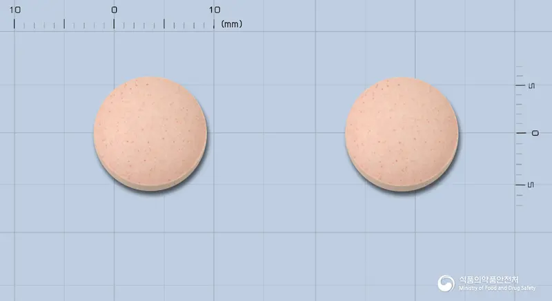 아클라현탁정156.25mg(아목시실린.클라불란산칼륨(4:1))(수출용) 앞뒤 사진 (분홍색 원형)