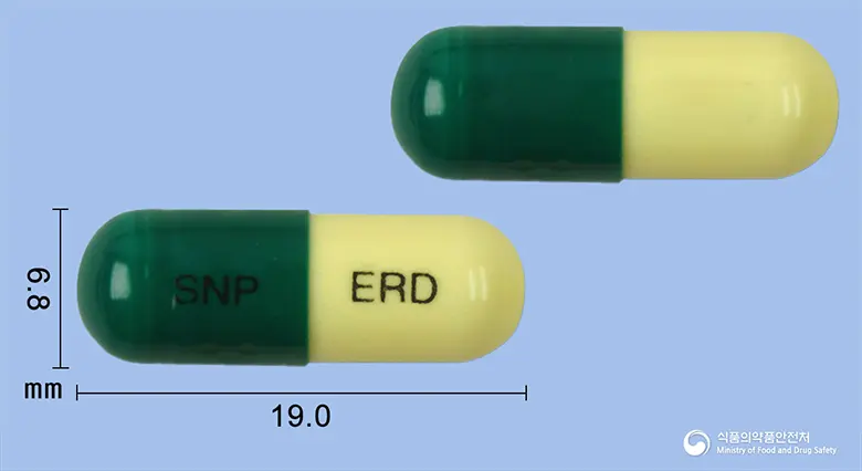 엘도스타캡슐(에르도스테인) 앞뒤 사진 (초록색 캡슐, 각인 SNP ERD)