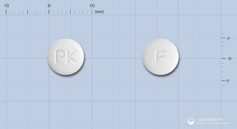 아페민정(아세클로페낙) 앞뒤 사진 (흰색 원형, 각인 PK / F)