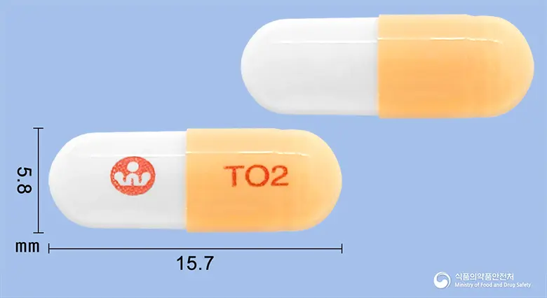 탐스핀캡슐(탐스로신염산염) 앞뒤 사진 (주황색 캡슐, 각인 T02)