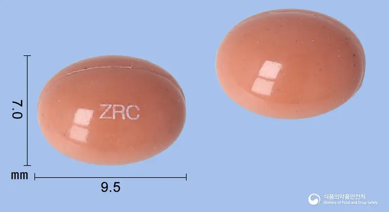 제로큐탄연질캡슐(이소트레티노인) 앞뒤 사진 (갈색 캡슐, 각인 ZRC)
