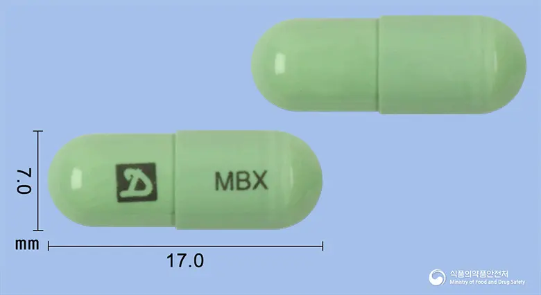멜빅스캡슐(멜록시캄)(수출명:WONCOX Capsule) 앞뒤 사진 (초록색 캡슐, 각인 MBX)