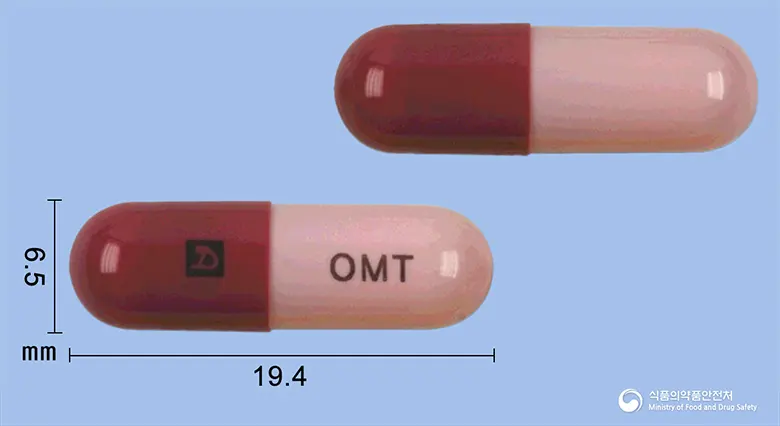 오메톤캡슐(오메프라졸) 앞뒤 사진 (빨간색 캡슐, 각인 OMT)