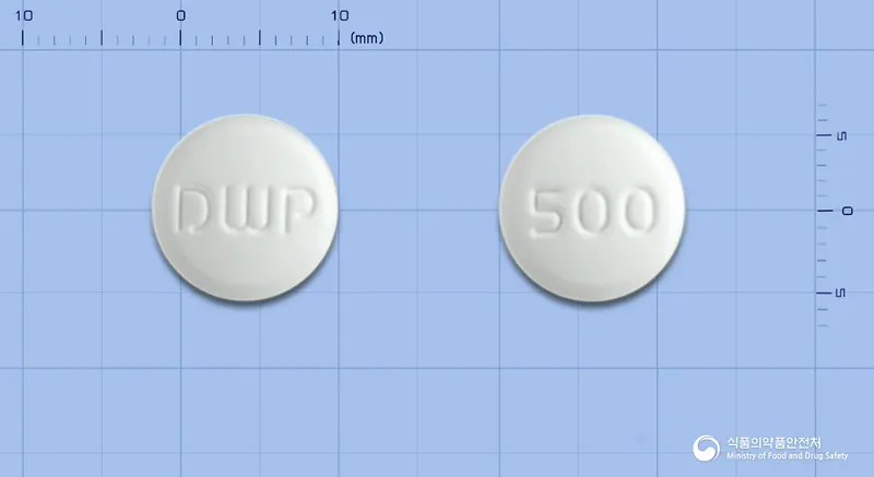 원폴민정(메트포르민염산염) 앞뒤 사진 (흰색 원형, 각인 DWP / 500)