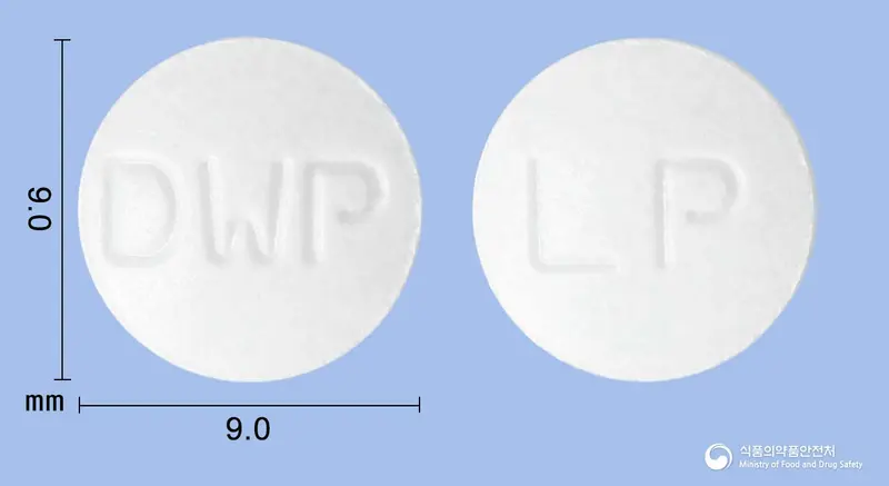 록프렌정(록소프로펜나트륨수화물) 앞뒤 사진 (흰색 원형, 각인 DWP / LP)