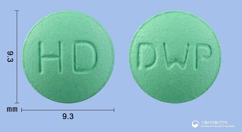 대원헤데라정(아이비엽30%에탄올건조엑스(5~7.5→1)) 앞뒤 사진 (초록색 원형, 각인 HD / DWP)