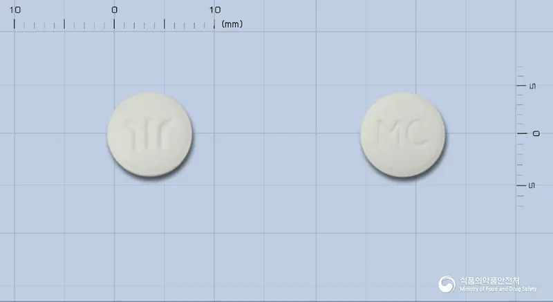 뮤코핀정100밀리그램(레바미피드) 앞뒤 사진 (흰색 원형, 각인 MC)