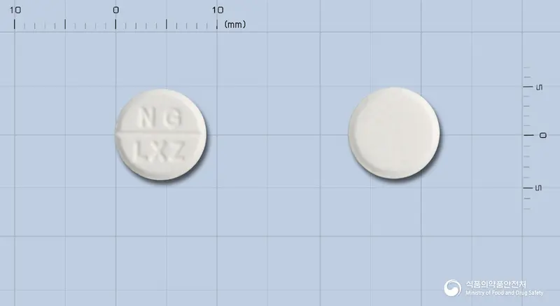 록소젠정(록소프로펜나트륨수화물) 앞뒤 사진 (흰색 원형, 각인 NG LXZ)
